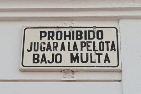 Las plazas son para jugar, crecer y forjar sueños. Malu Baena
